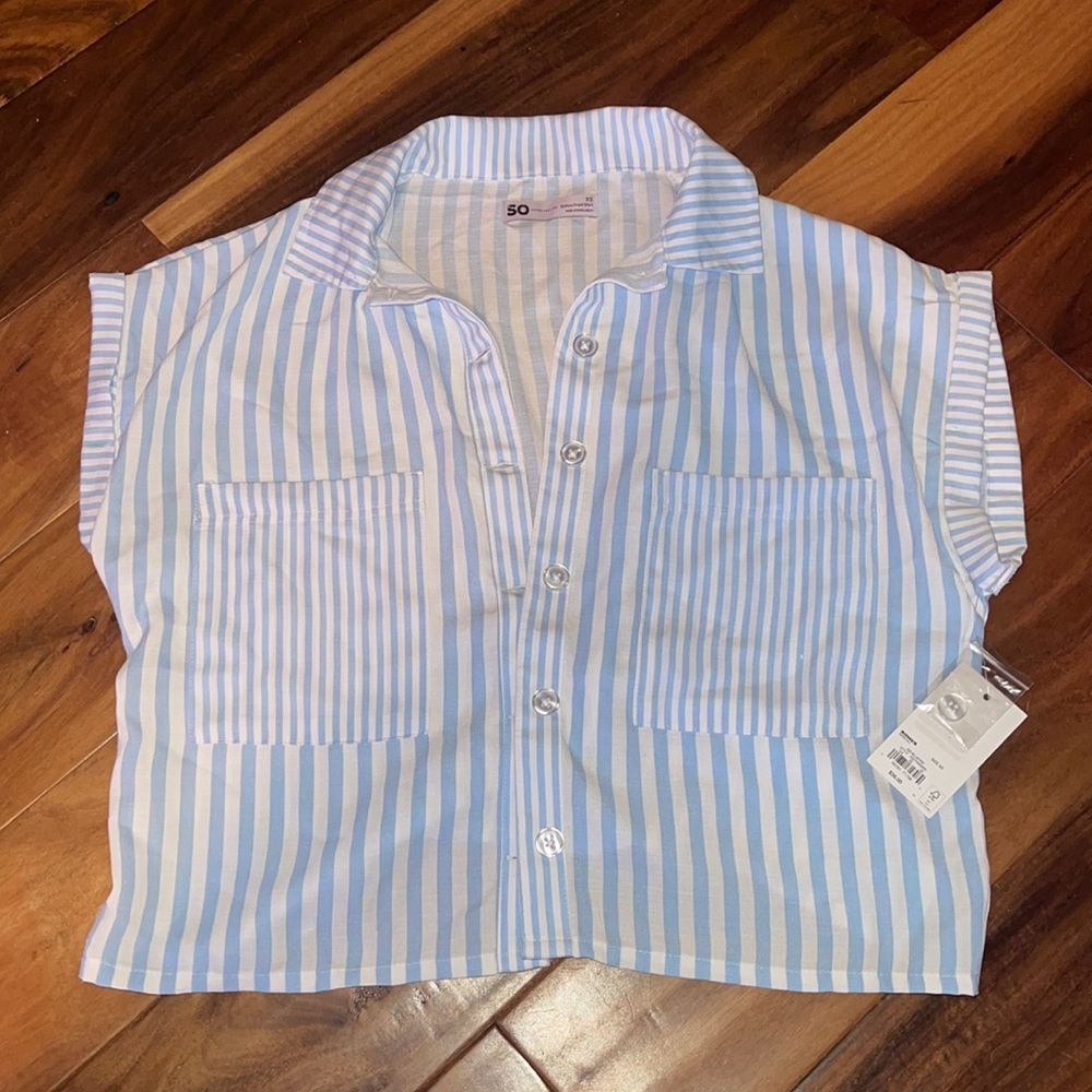 SO cropped button up